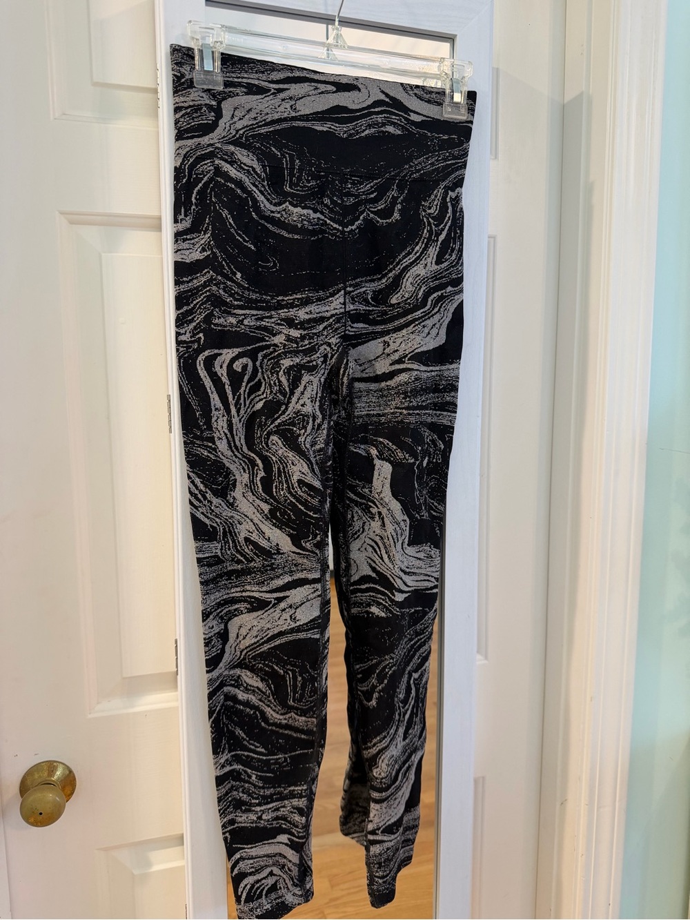Athleta Black & Silver Metallic/Sparkle Swirl Women's Leggings